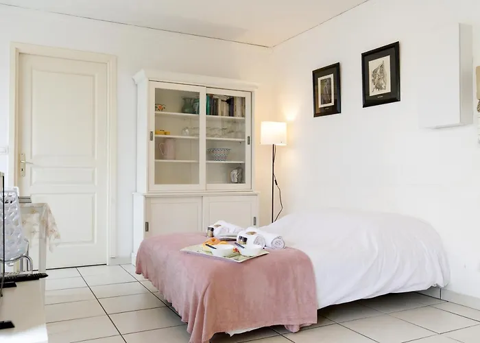 Magnolia Yourhosthelper *